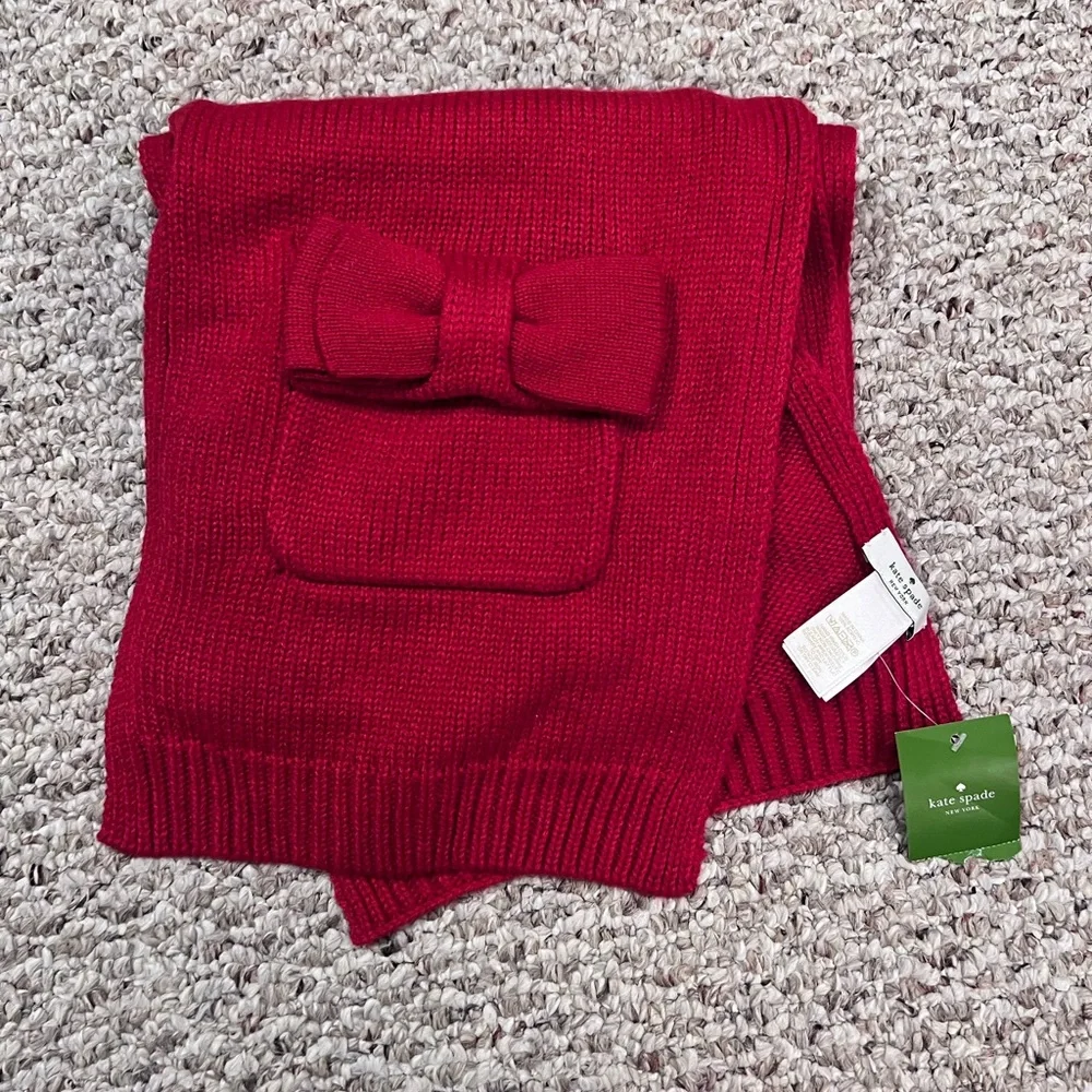 Brand New With Tags Red Knit Pocket Scarf - Picture 2 of 2